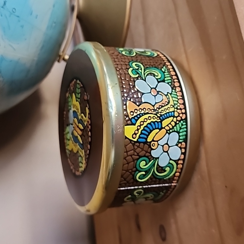 Vintage Colirful Metal Tin